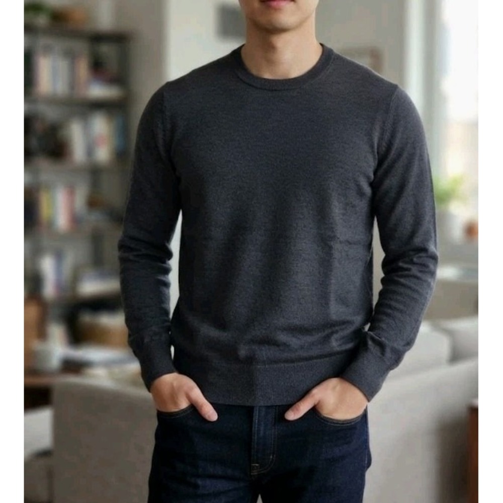Uniqlo Men Wool Sweater Medium Gray blackCrew Neck 100% Pure New Wool Pullover М